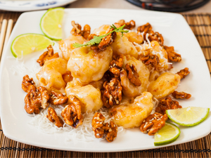 MAYONNAISE SHRIMP WITH CANDIED WALNUTS